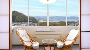 传统客房, 无烟房 (Japanese-Style Room with Private Bath) | 客房内保险箱、办公桌、笔记本电脑工作区、免费 WiFi