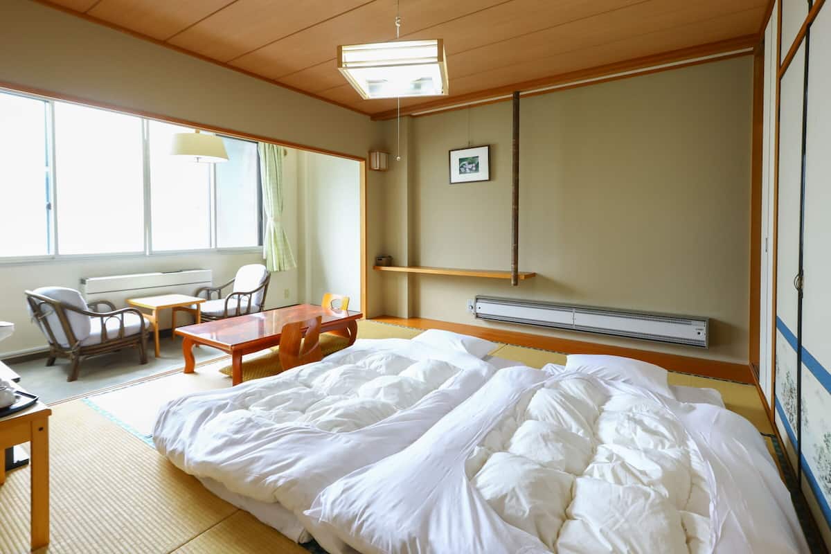 房內夾萬、書桌、手提電腦工作空間、免費 Wi-Fi