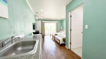Deluxe Room, 2 Twin Beds, Kitchenette | Private kitchen | Fridge