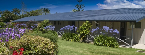 Property grounds - The Crest Apartments (Norfolk Island)
