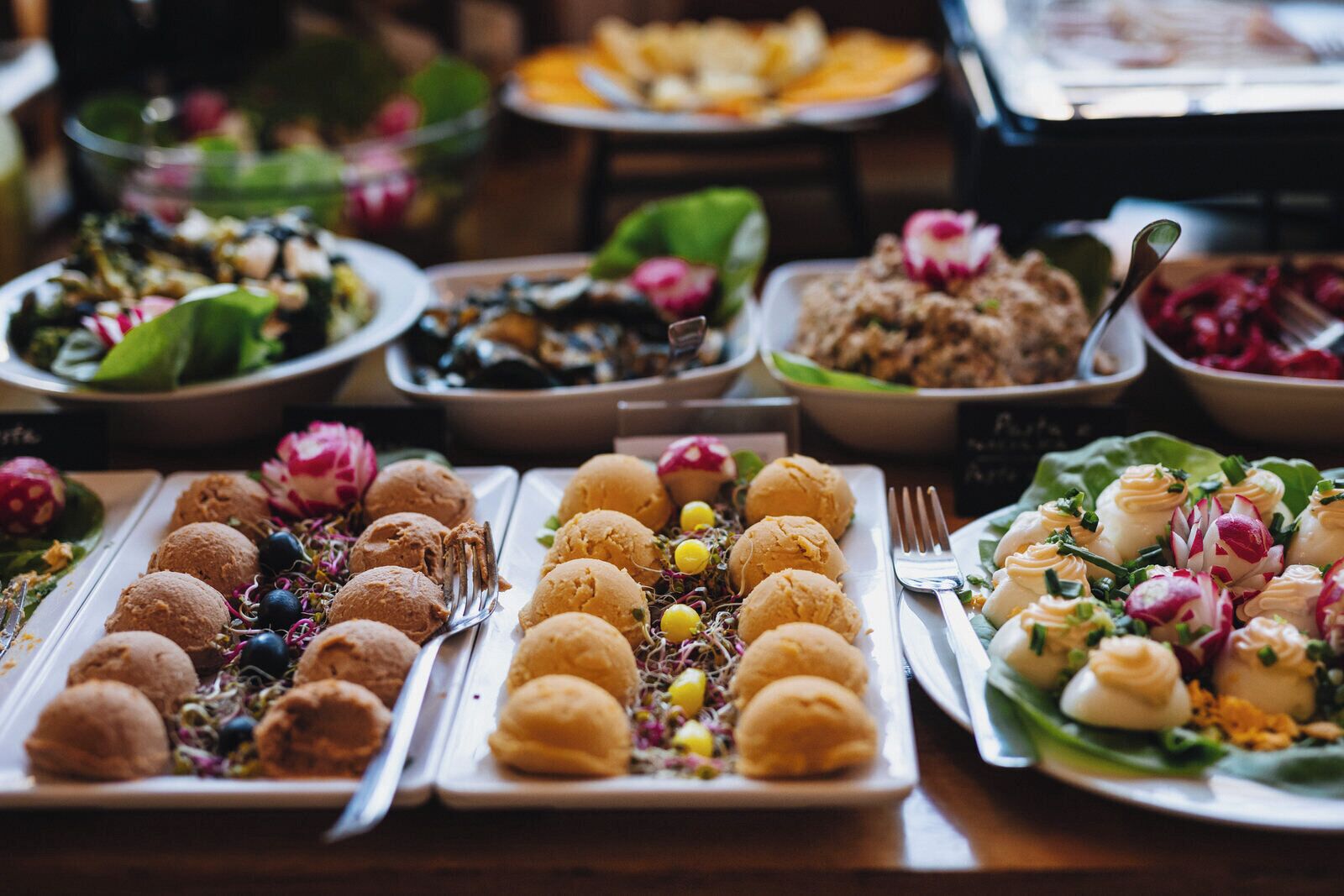 daily buffet breakfast for a fee