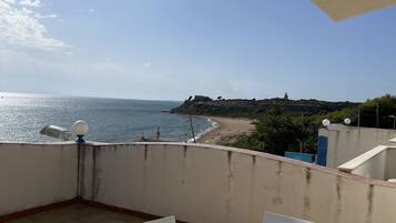 Panoramic Quadruple Room | Minibar, in-room safe, desk, laptop workspace