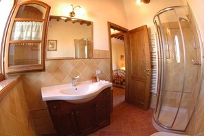 Apartamento, 2 quartos | Banheiro