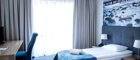 Habitación Premium con 1 cama matrimonial o 2 individuales | Caja de seguridad en la habitación y escritorio