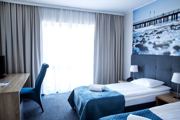 Premium Double or Twin Room | In-room safe, desk, iron/ironing board, free WiFi - Baltic Hotel (Gdynia)