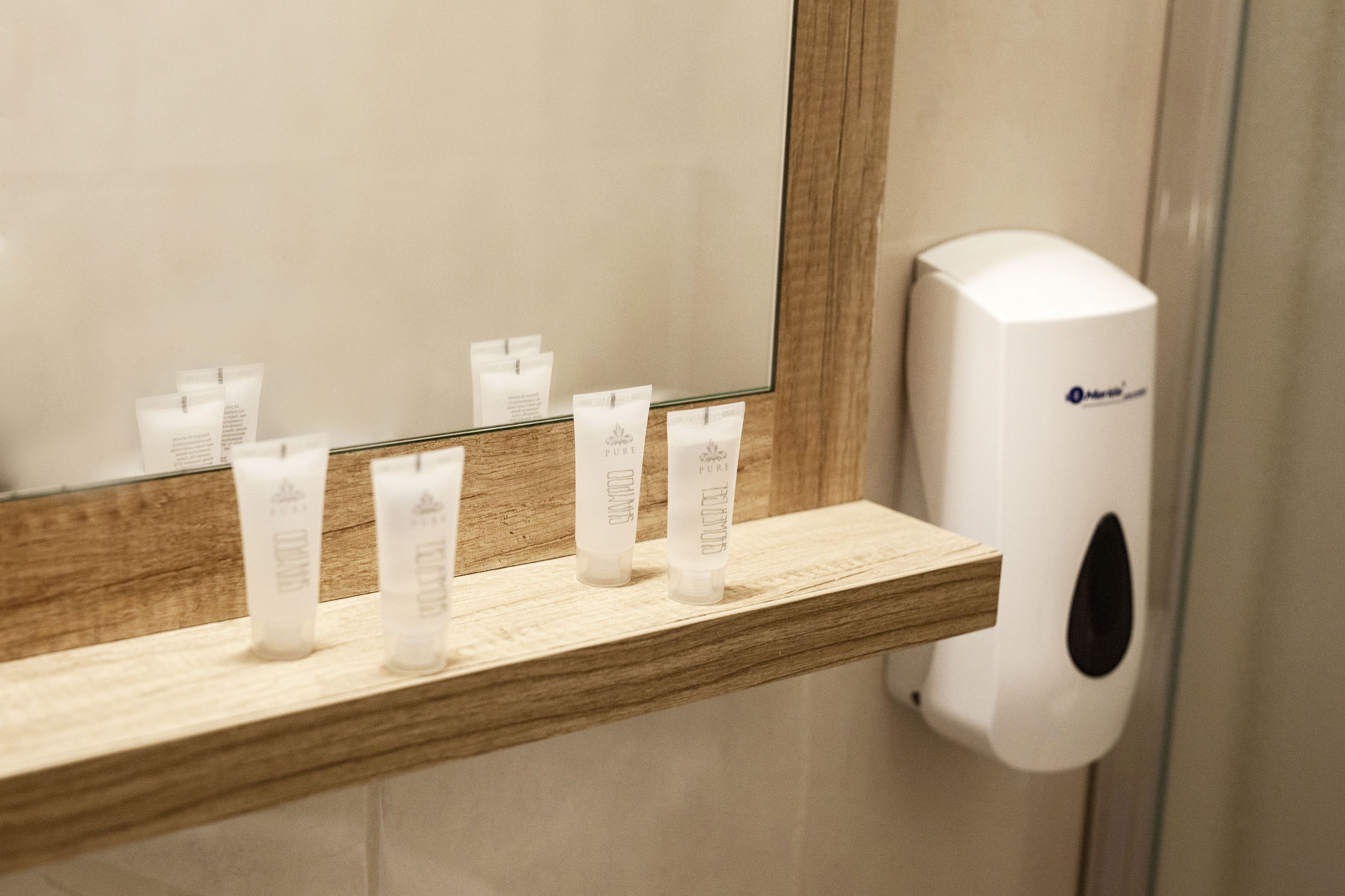 shower, free toiletries, towels