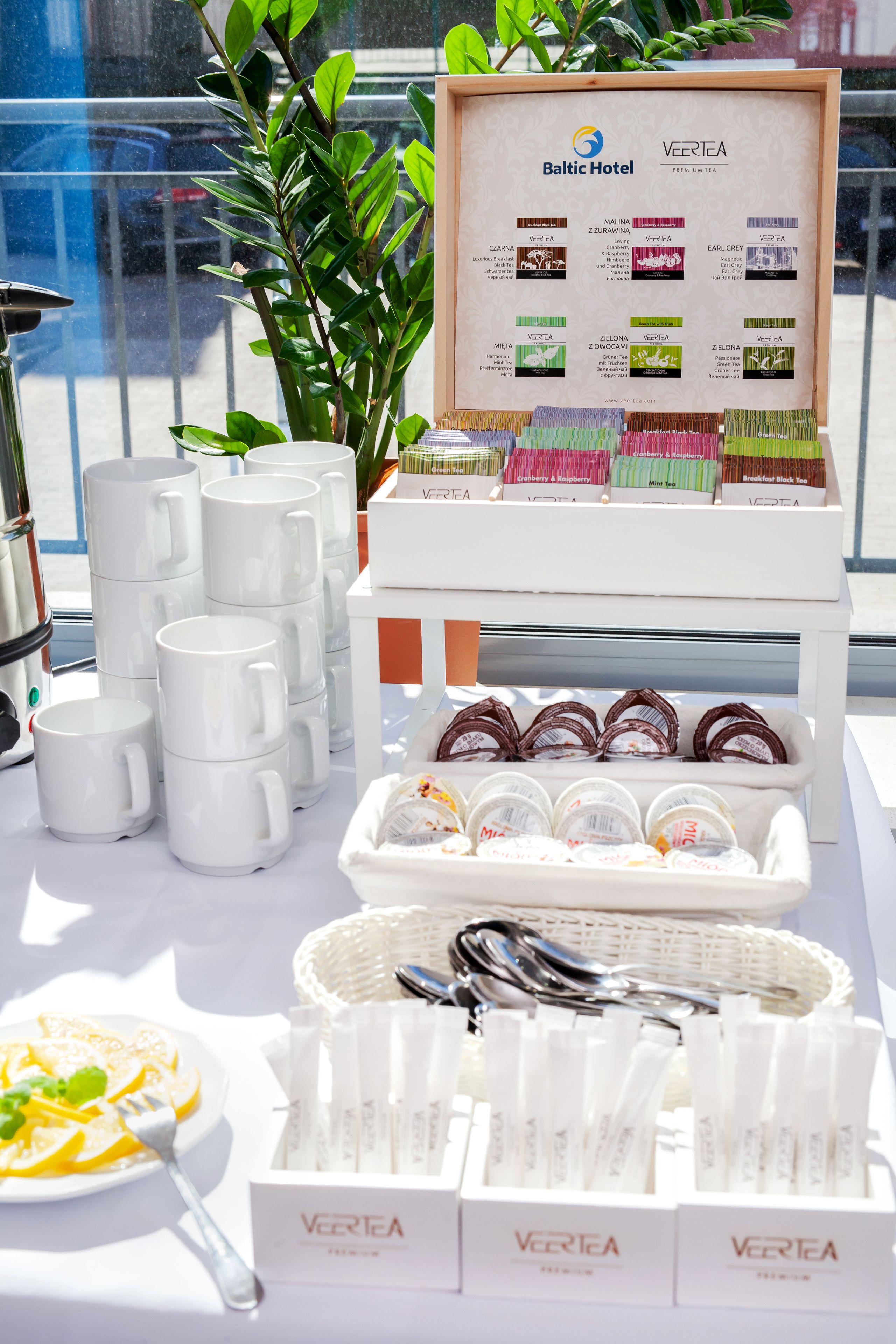 daily buffet breakfast (pln 39.00 per person)