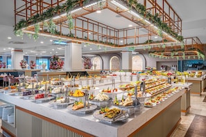 3 restaurants; breakfast, lunch, and dinner served - Side Story Resort & Spa (Manavgat)
