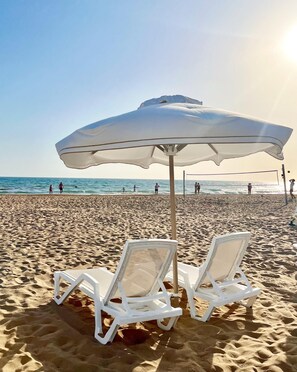Private beach nearby, free beach cabanas, sun loungers, beach umbrellas - Side Story Resort & Spa (Manavgat)