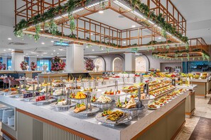 3 間餐廳；供應早餐、午餐、晚餐；土耳其菜