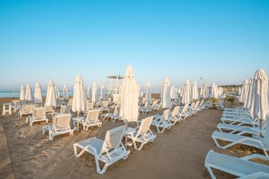 Private beach nearby, free beach cabanas, sun loungers, beach umbrellas - Side Story Resort & Spa (Manavgat)