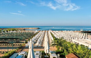 Private beach nearby, free beach cabanas, sun loungers, beach umbrellas - Side Story Resort & Spa (Manavgat)