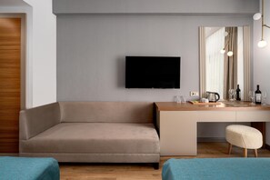 Frigobar, cofres nos quartos, individualmente decorados, escrivaninha