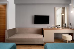 Frigobar, cofres nos quartos, individualmente decorados, escrivaninha