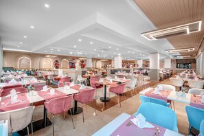 3 restaurants, breakfast, lunch, dinner served; Turkish cuisine - Side Story Resort & Spa (Manavgat)