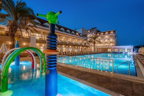Indoor pool, 2 outdoor pools, open 8:00 AM to 8:00 PM, free cabanas - Side Story Resort & Spa (Manavgat)