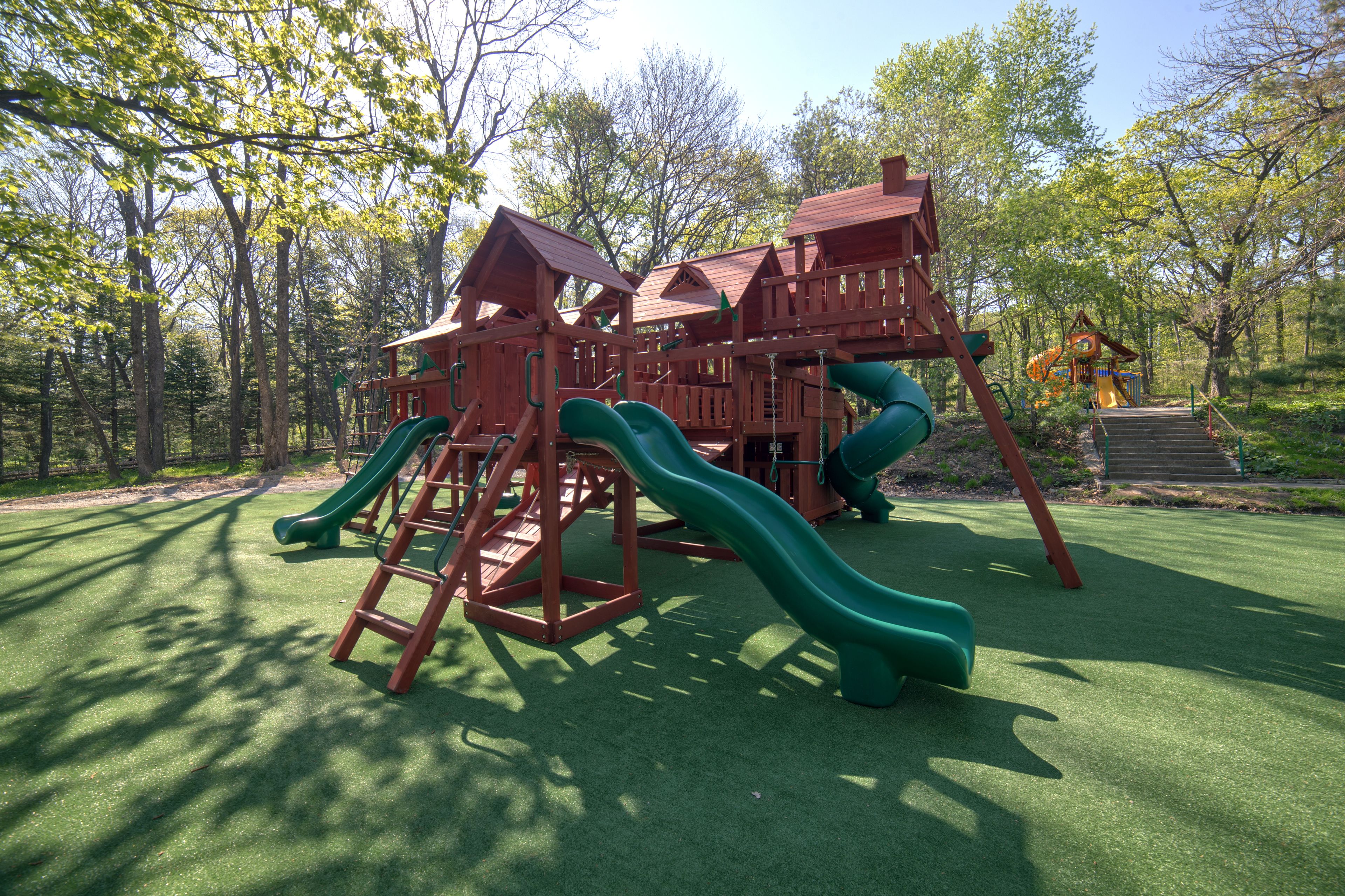 Lasten leikkialue ulkona