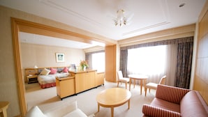 A spacious hotel room with a living area, a dining area, and a bedroom. - Grand Hotel Hakusan (Hakusan)