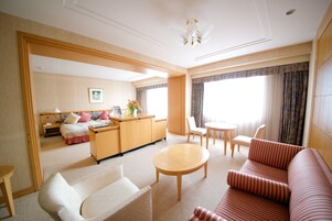 Cortinas blackout, tabla de planchar con plancha y wifi gratis 