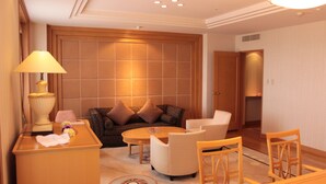A modern hotel lobby with a sofa, armchairs, a coffee table, and a lamp. - Grand Hotel Hakusan (Hakusan)