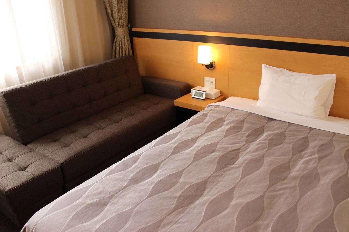 Cortinas blackout, tabla de planchar con plancha y wifi gratis 