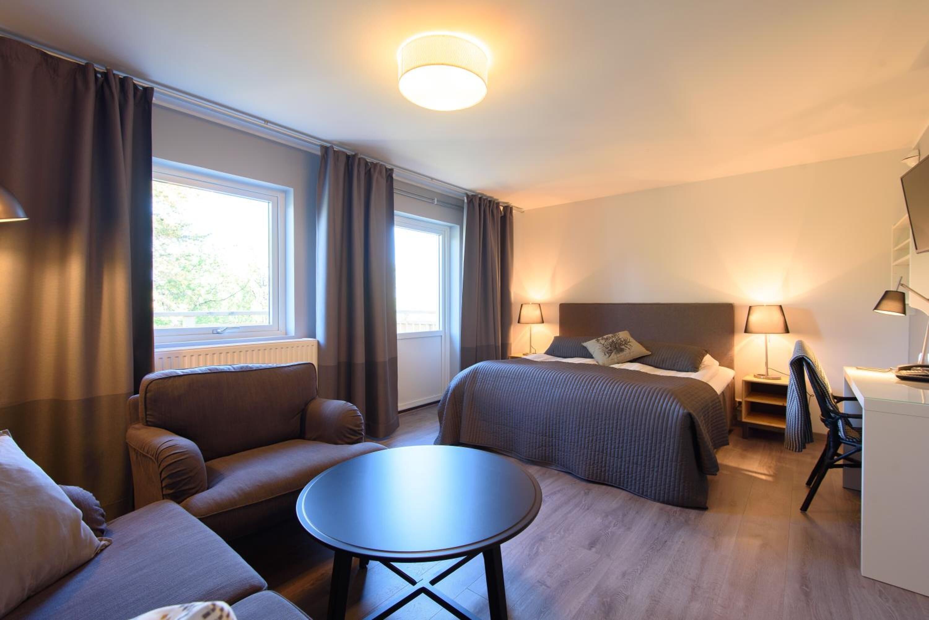 1 bedroom, desk, free cots/infant beds, free wifi