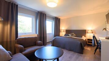 Skrivebord, gratis baby-/barnesenge, gratis Wi-Fi, sengetøj