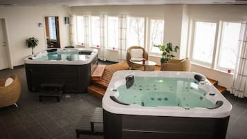 Indoor spa tub