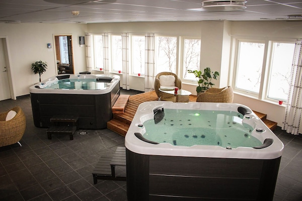 Indoor spa tub