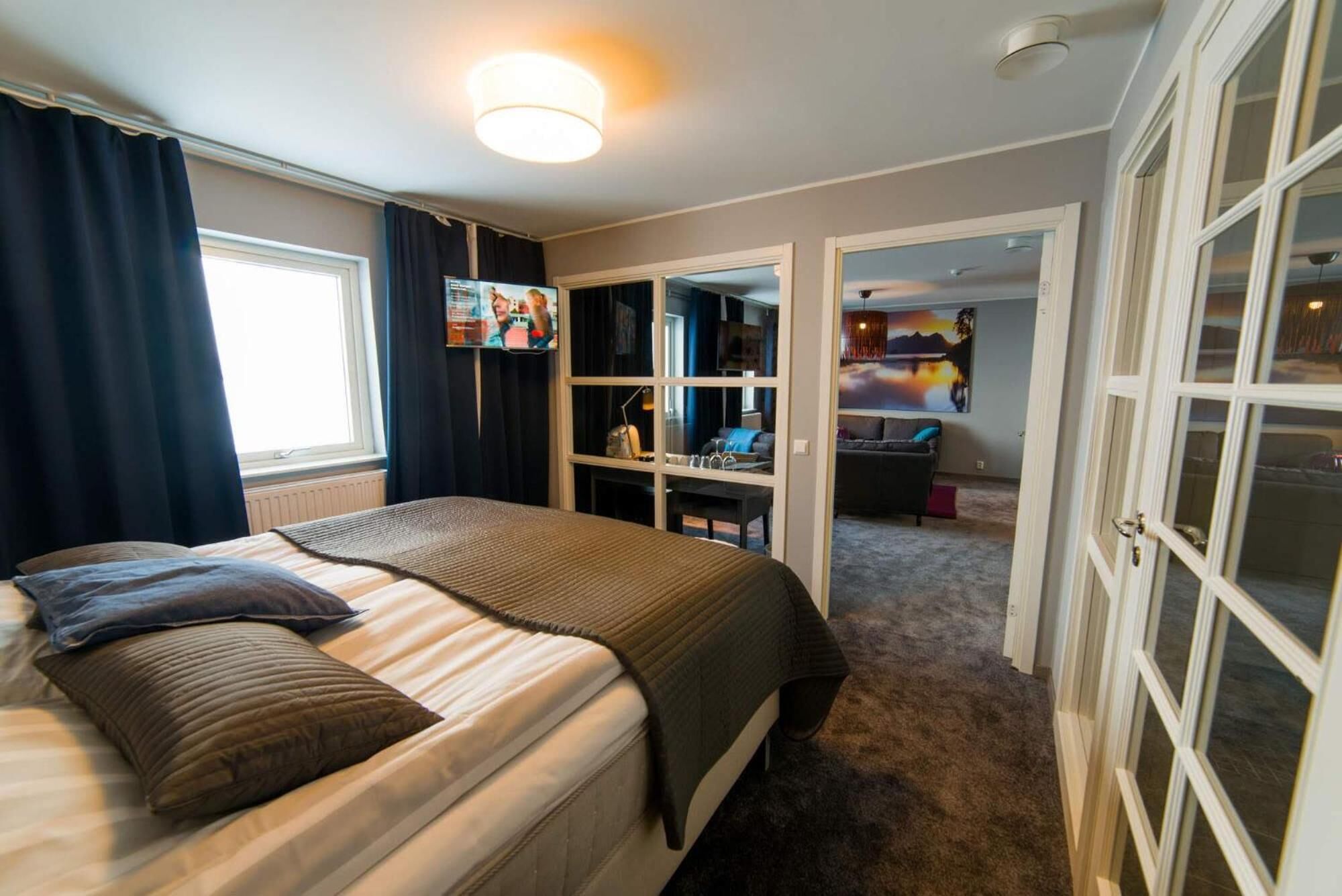 1 bedroom, desk, free cots/infant beds, free wifi