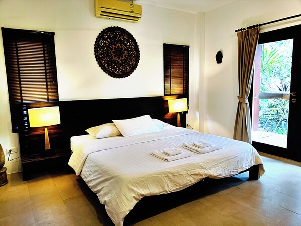 Caja de seguridad en la habitación, muebles diferentes y wifi gratis 