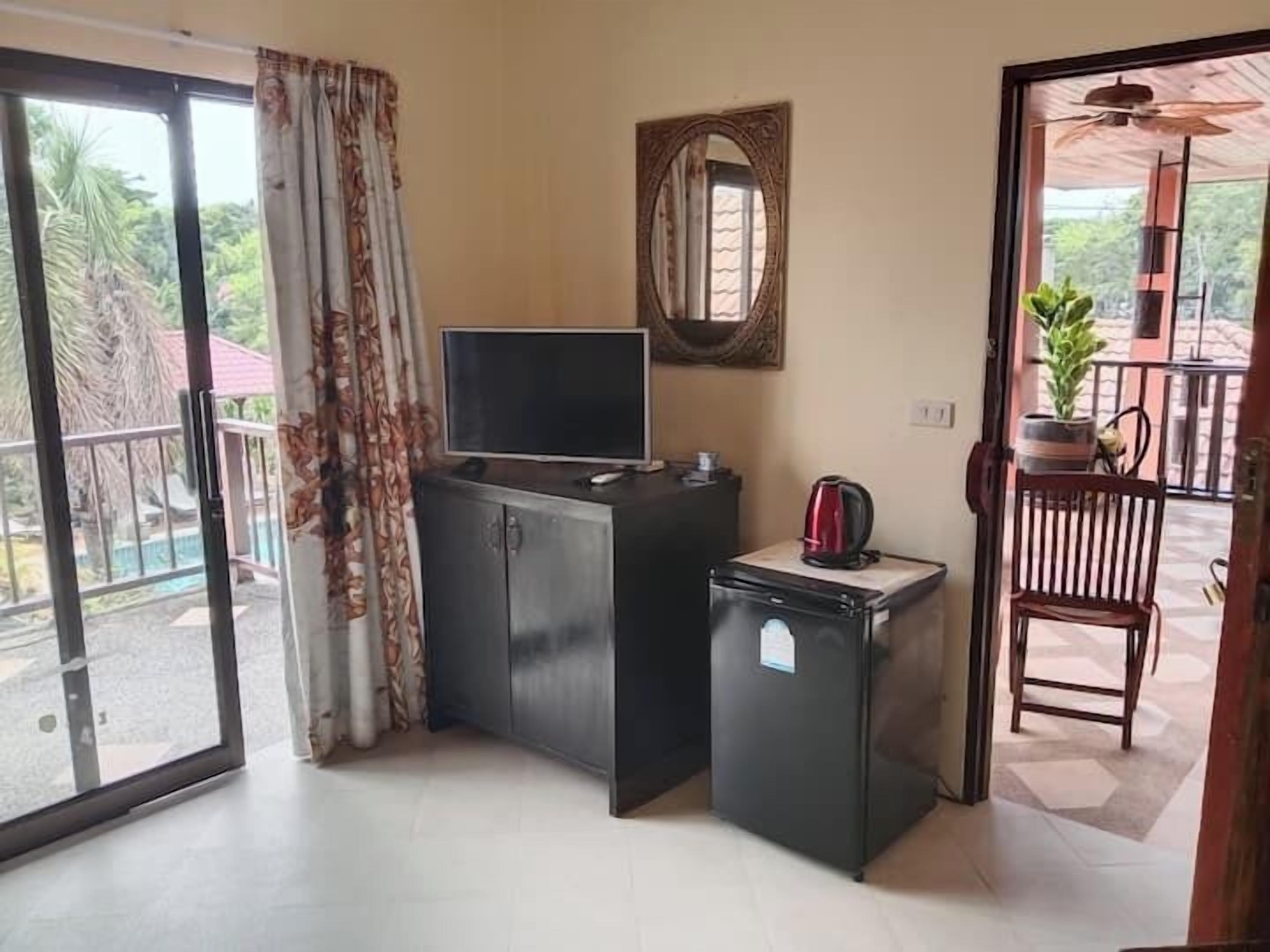 Exclusive Studio Suite | In-room safe, individually furnished, free WiFi, bed sheets