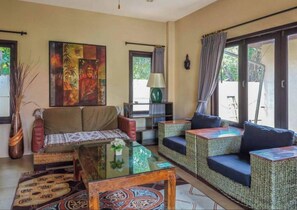 Superior Villa, 1 King Bed with Sofa bed, Pool View | Living area