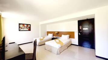 Deluxe Twin Room, Non Smoking | In-room safe, desk, blackout drapes, free WiFi