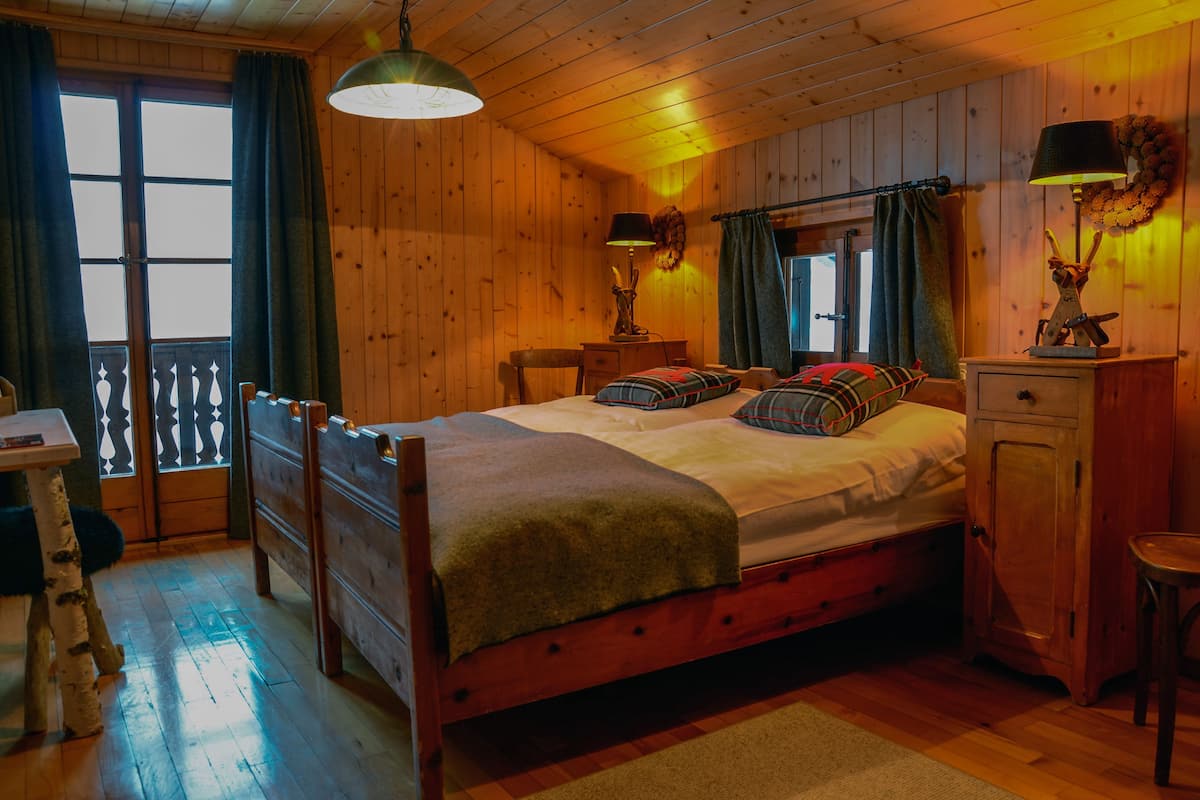 Superior kamer, 1 twee- of 2 eenpersoonsbedden, balkon, uitzicht op bergen | Een bureau, geluiddichte muren, babybedden, gratis wifi