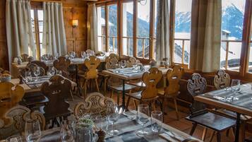 Déjeuner et dßner servis sur place, restauration en plein air