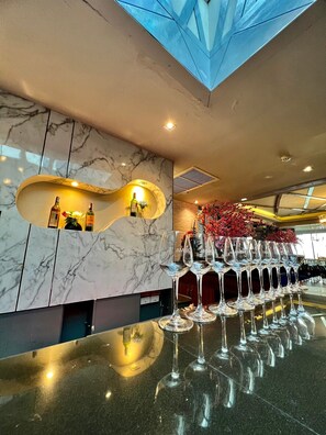 2 restaurants, dinner served - Sky Dome Resotel (Bangkok)