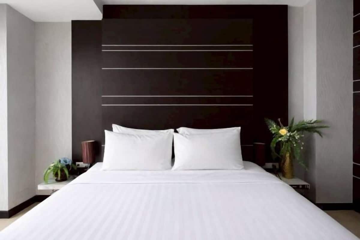 Individually decorated, blackout curtains, iron/ironing board, free WiFi