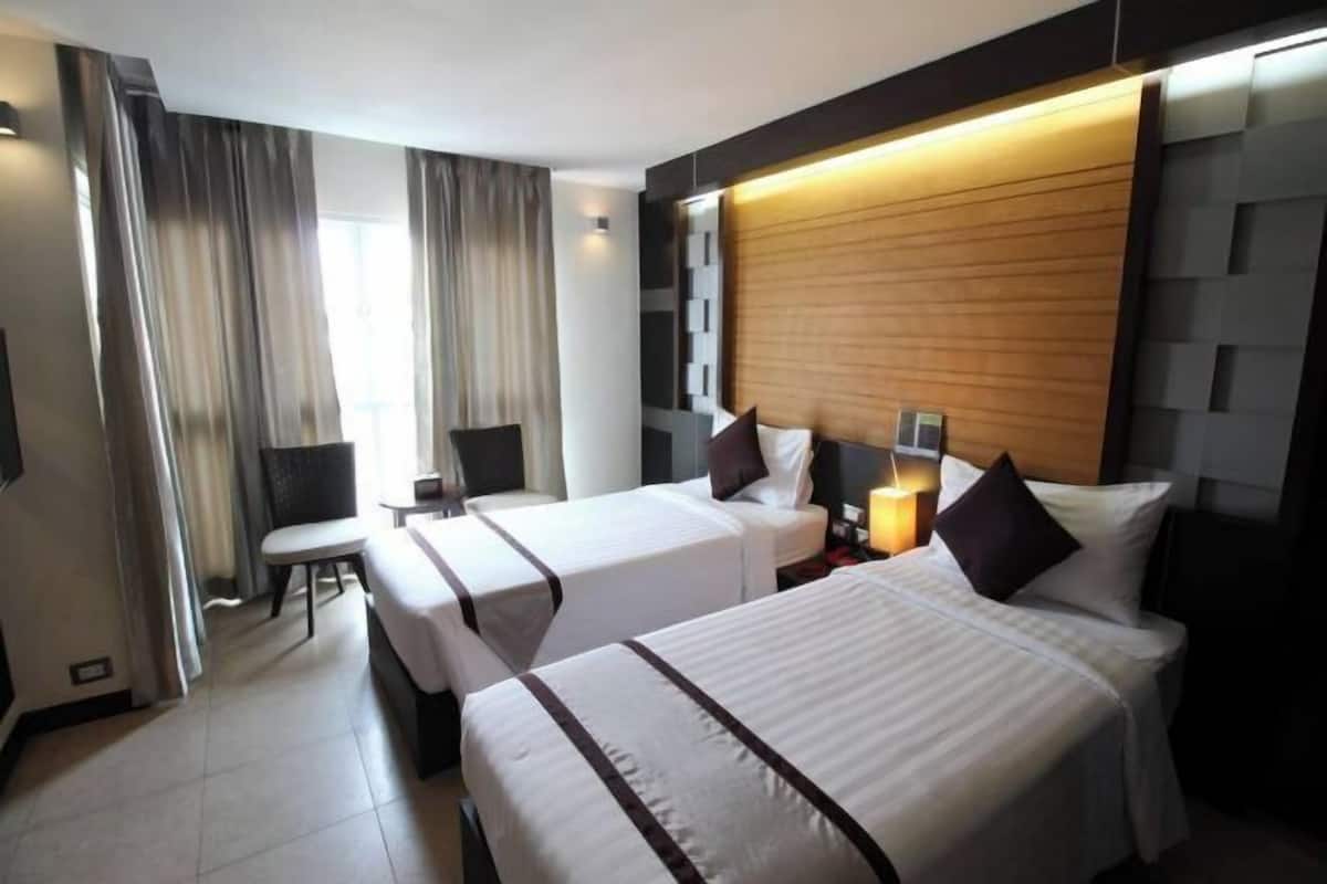 1 dormitorio, decoración individual, cortinas opacas