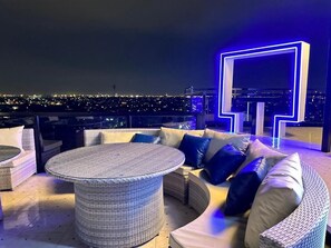 2 restaurants; dinner served  - Sky Dome Resotel (Bangkok)