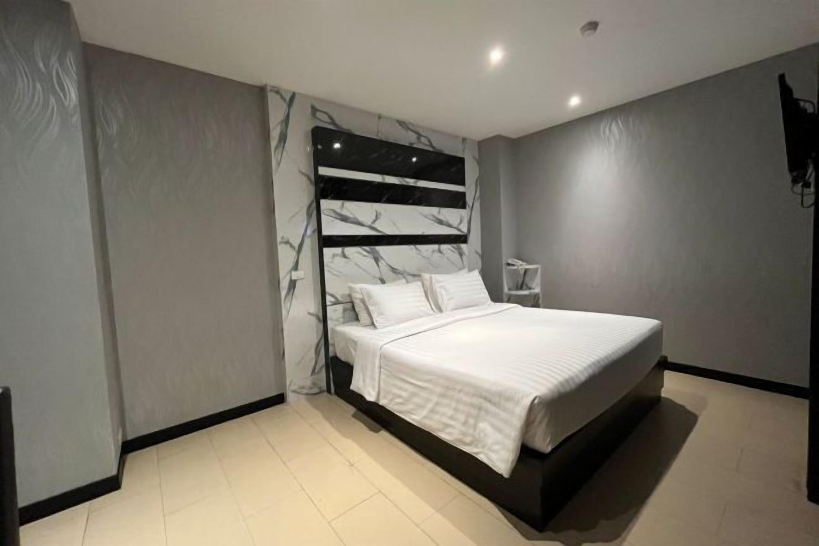 Individually decorated, blackout drapes, iron/ironing board, free WiFi