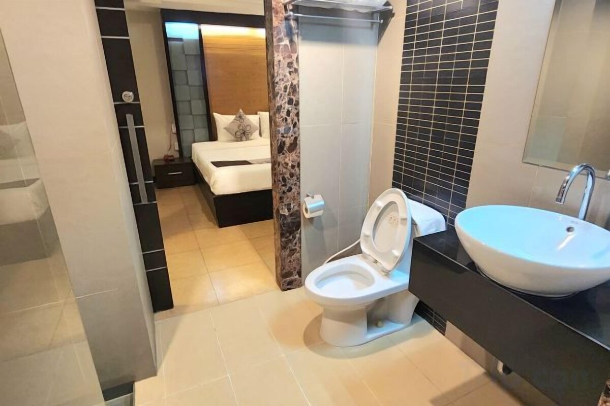 Bathroom | Shower, rainfall showerhead, free toiletries, hair dryer