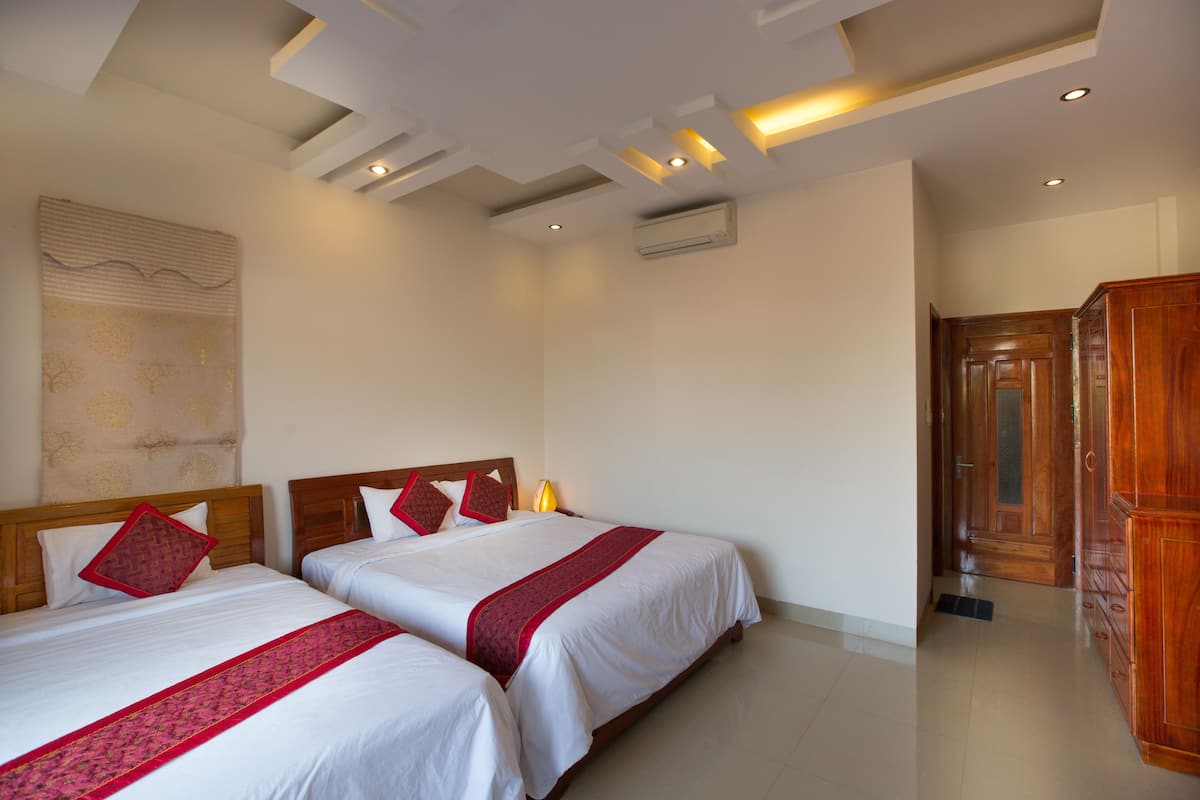 Minibar, in-room safe, desk, free WiFi