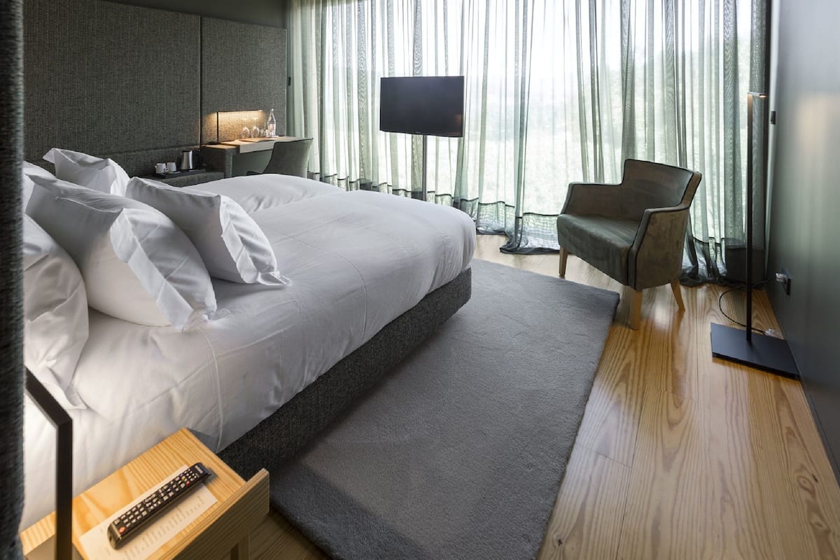 Minibar, in-room safe, soundproofing, free WiFi