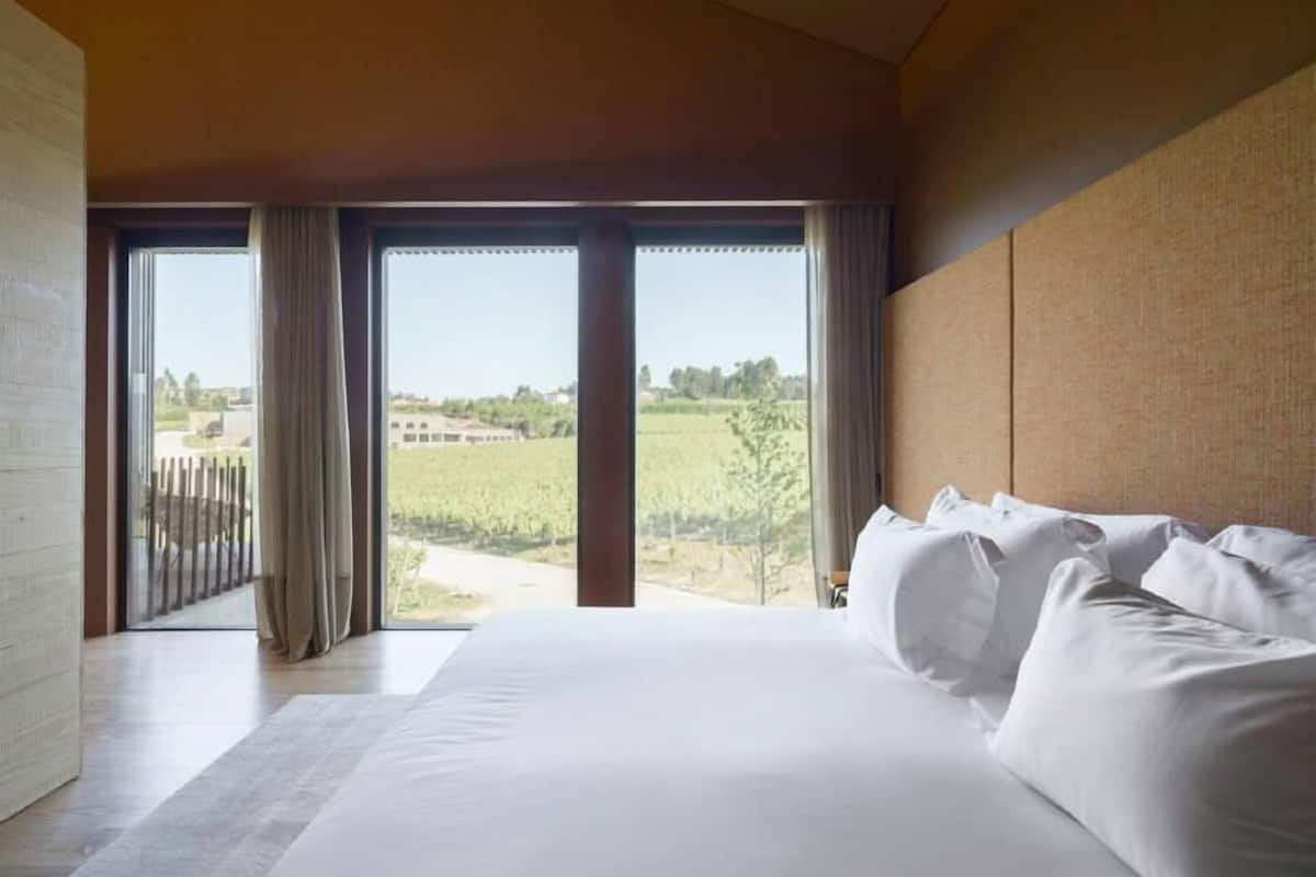 Minibar, in-room safe, soundproofing, free WiFi
