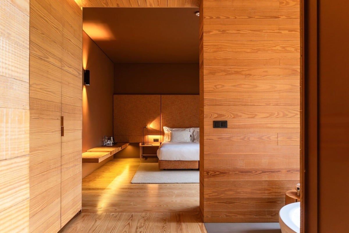 Minibar, in-room safe, soundproofing, free WiFi