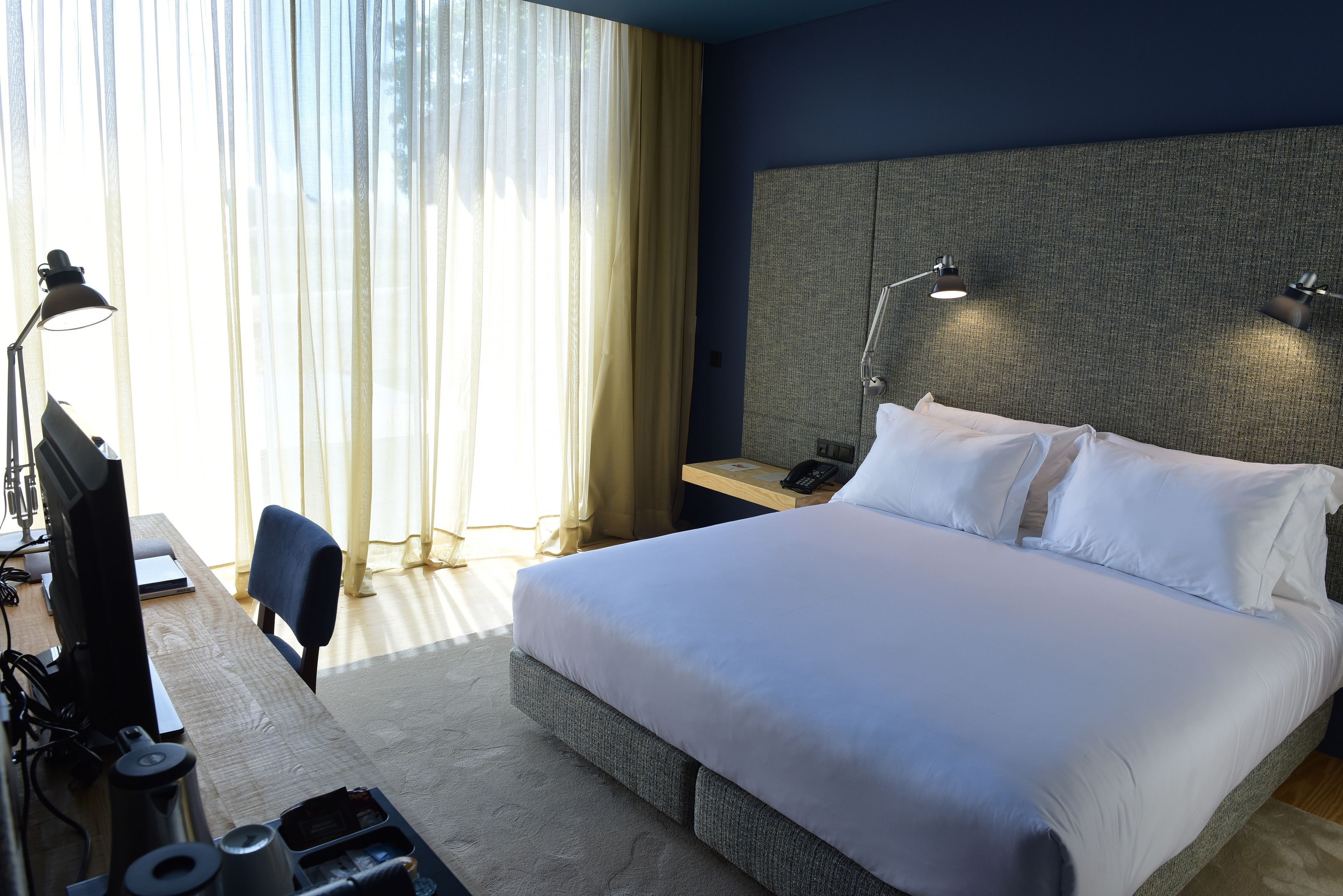 Minibar, in-room safe, soundproofing, free WiFi