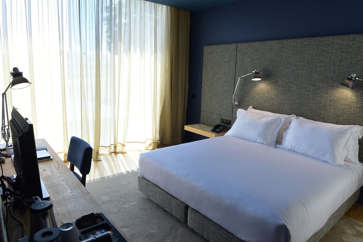 Minibar, in-room safe, soundproofing, free WiFi