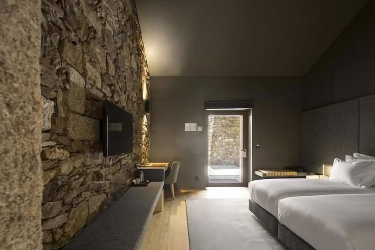 Minibar, in-room safe, soundproofing, free WiFi