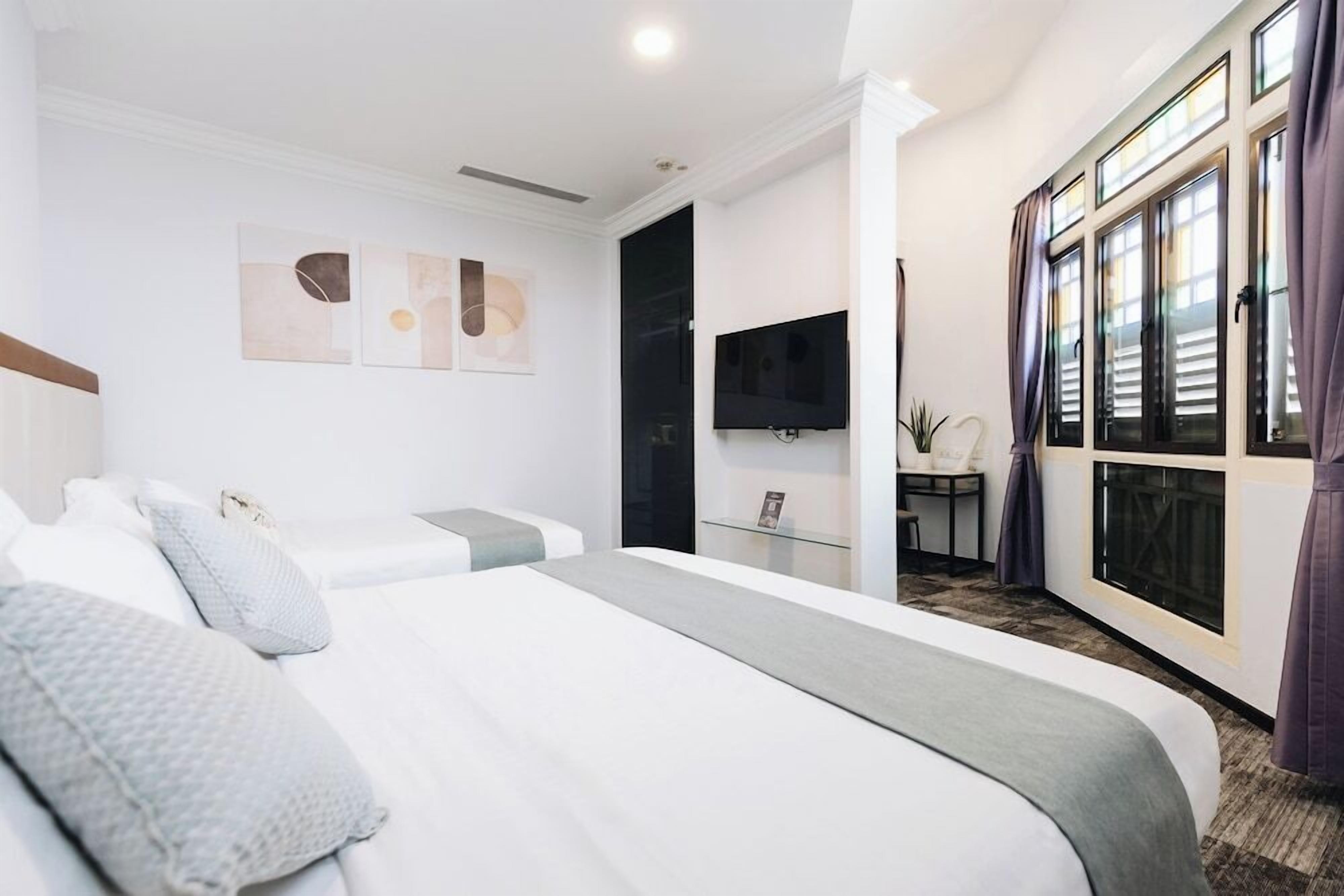 Premium bedding, free minibar, in-room safe, desk